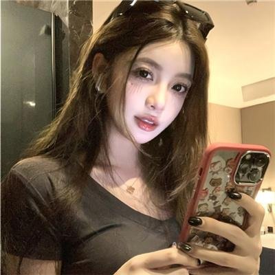窗中女孩